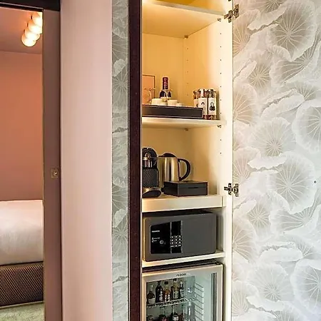Du Rond-point Des Champs-elysees - Esprit De France 4*