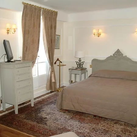 Hotel Du Rond-point Des Champs-elysees - Esprit De France