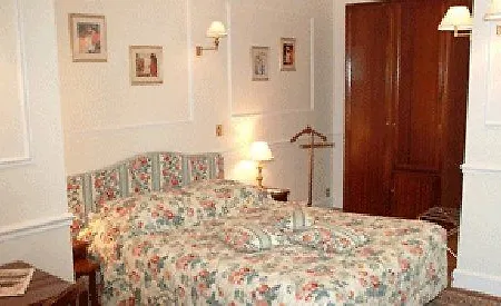 Hotel Du Rond-point Des Champs-elysees - Esprit De France