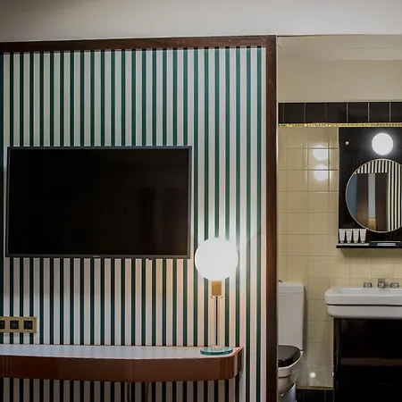 Hotel Du Rond-point Des Champs-elysees - Esprit De France 4*