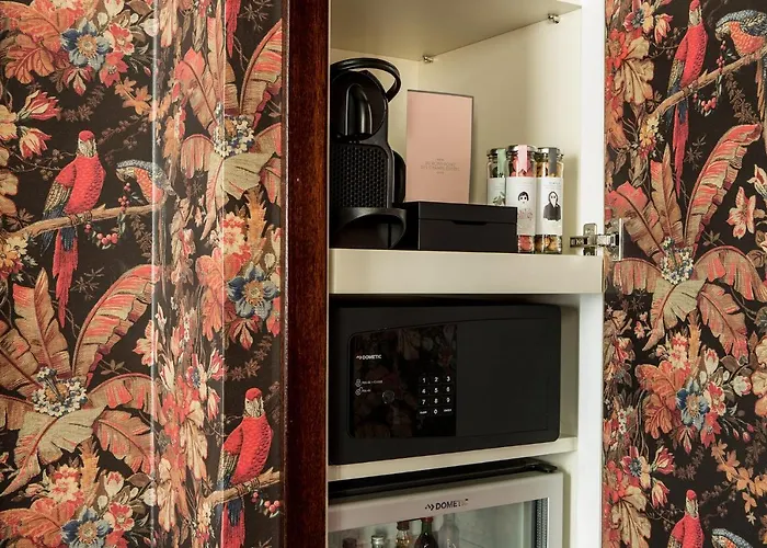 Du Rond-point Des Champs-elysees - Esprit De France 4*