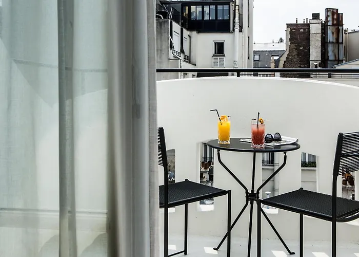 Du Rond-point Des Champs-elysees - Esprit De France