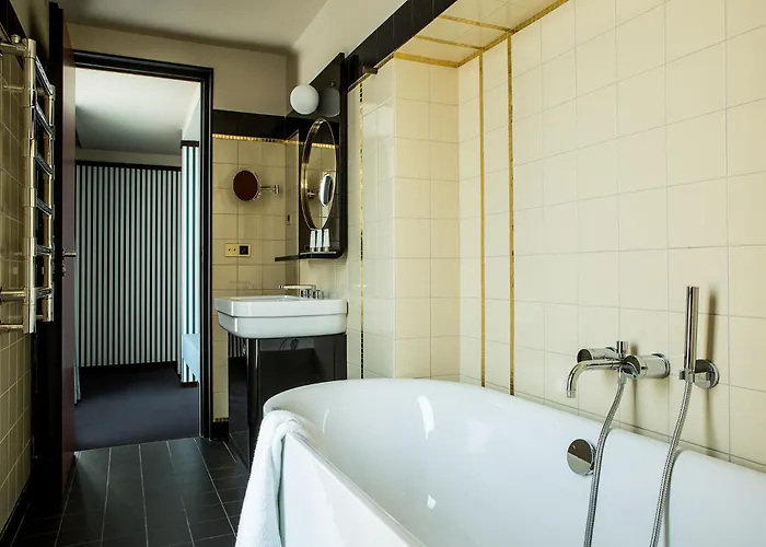 Du Rond-point Des Champs-elysees - Esprit De France 4* Παρίσι