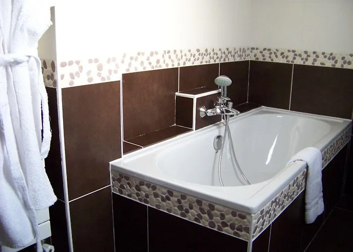 Du Rond-point Des Champs-elysees - Esprit De France