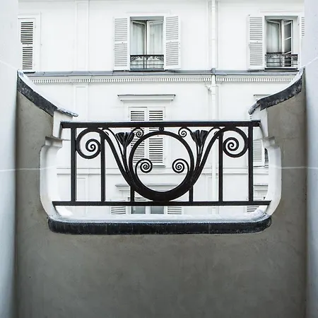 Du Rond-point Des Champs-élysées - Esprit De France
