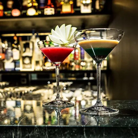 Du Rond-point Des Champs-elysees - Esprit De France Hotel