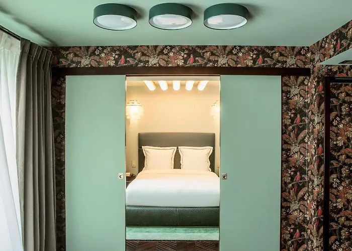 Du Rond-point Des Champs-élysées - Esprit De France Hotel