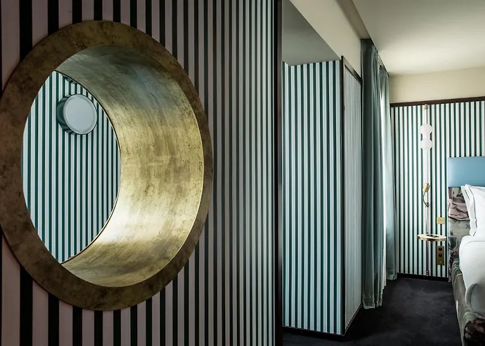 Du Rond-point Des Champs-élysées - Esprit De France Hotel Paris
