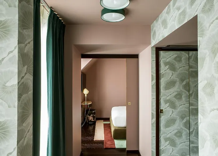Du Rond-point Des Champs-élysées - Esprit De France Hotel
