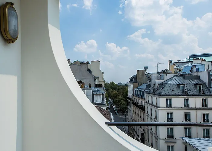 Du Rond-point Des Champs-élysées - Esprit De France Hotel Paris