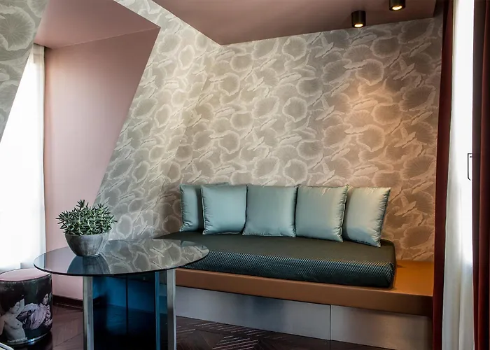 Du Rond-point Des Champs-élysées - Esprit De France Hotel