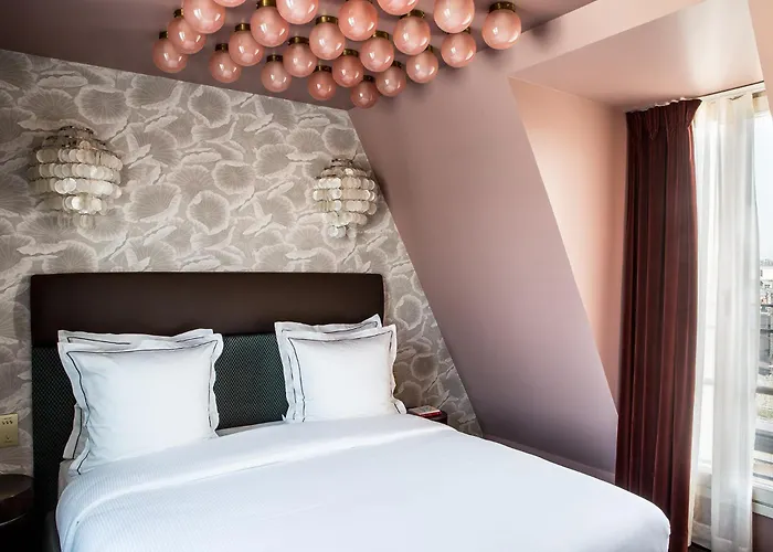 Du Rond-point Des Champs-élysées - Esprit De France Hotel Paris