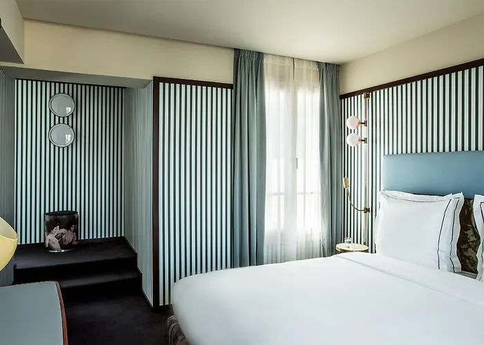 Hotel Du Rond-point Des Champs-élysées - Esprit De France