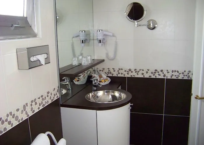 Hotel Du Rond-point Des Champs-élysées - Esprit De France 4*