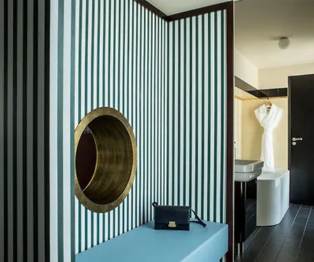 Hotel Du Rond-point Des Champs-elysees - Esprit De France